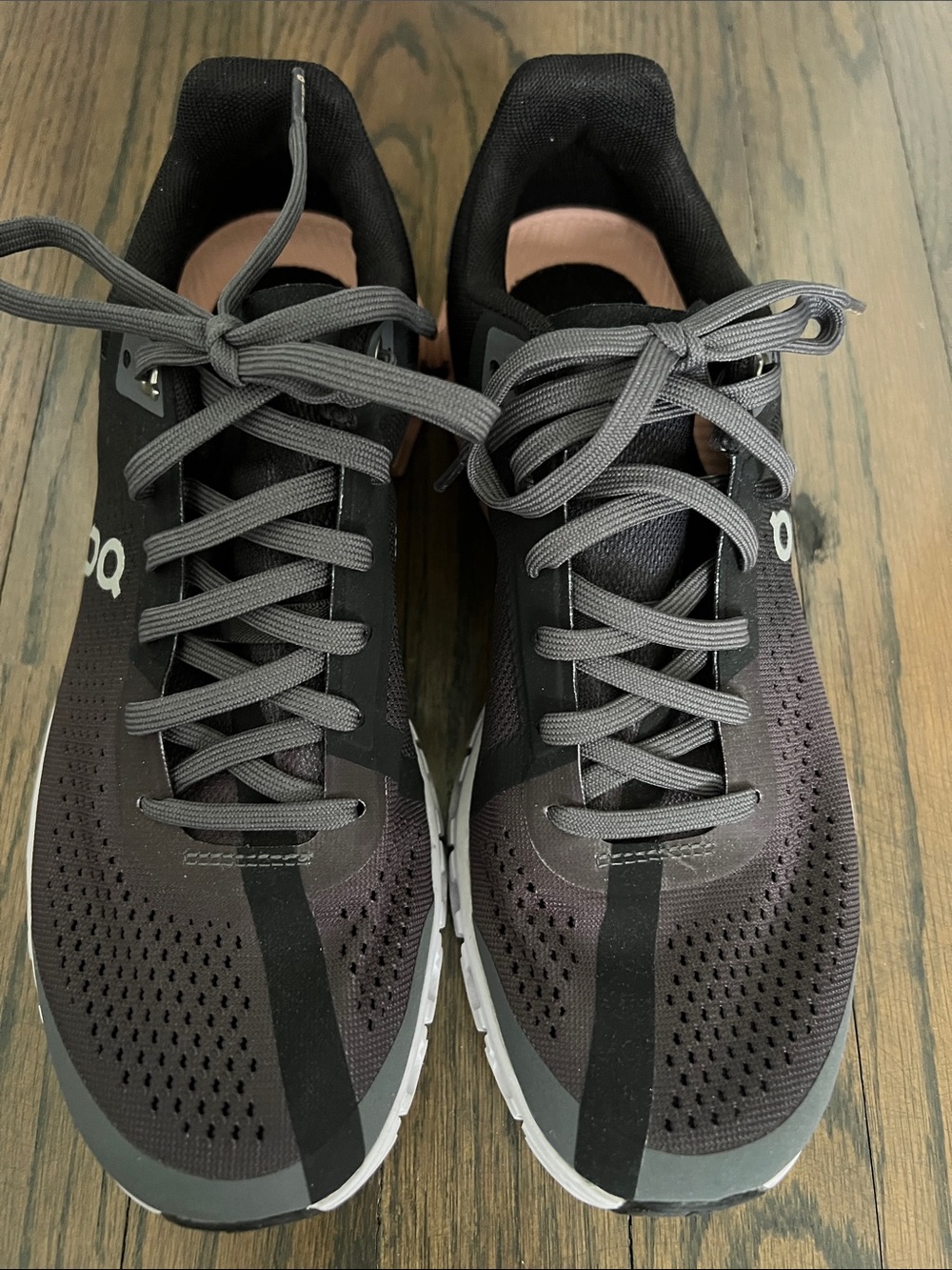 Women’s OC cloudflow, Lightweight Black Running Shoes with Gray Accents, size 8